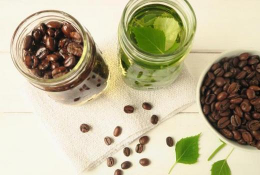 Zatočte s celulitídou: účinný prírodný prostriedok z kávy a listov brezy